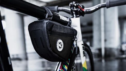 NOMADPAK: حقيبة إطار الدراجة TOURING MAX 2.2L in Kuwait