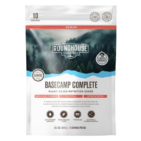 Basecamp Complete Nutrition Shake: صيغة نباتية قائمة على الكوارث لحالات الطوارئ ، 18 جرام من البروتين و 28 فيتامينات ومعادن أساسية ، مواد غذائية صغيرة/صغيرة ، نكهة الشوكولاتة الغنية ، عمرها 3 سنوات ،