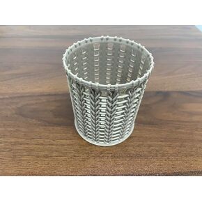 Creative Imitation Rattan Plastic Pen Holder, Multifunctional Simple Hollow Pencil Cup Student Desktop Stationery Container Storage Box Office Organizer (white)