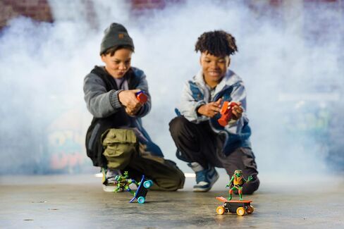 Teenage Mutant Ninja Turtles Michelangelo Half Pipe RC Vehicle Movie Edition Ages 5+ - Skate + Performs Tricks - 2.4GHz RC Controller in Kuwait
