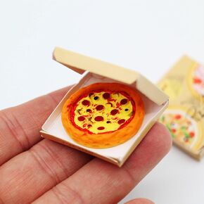 Miniature Pizza, Dollhouse Pizza with Packing Box, Miniature Kitchen Decor, Dollhouse Mini Pizza, for Dollhouse Kitchen Decor (2PCS)