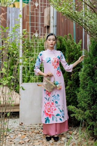 مجموعة المناظر الطبيعية المطبوعة آو داي | الفيتنامية الحديثة المعدة مسبقًا آو داي | المرأة آو داي مع السراويل | السنة القمرية الجديدة in Kuwait