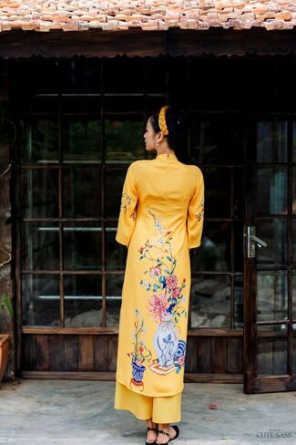 مجموعة المناظر الطبيعية المطبوعة آو داي | الفيتنامية الحديثة المعدة مسبقًا آو داي | المرأة آو داي مع السراويل | السنة القمرية الجديدة in Kuwait