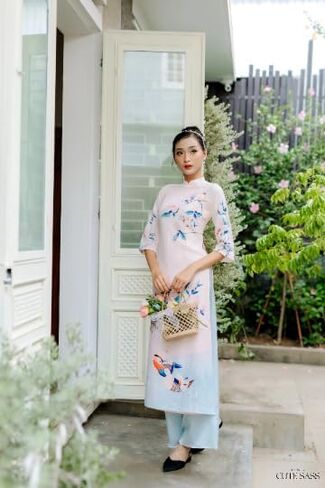 مجموعة المناظر الطبيعية المطبوعة آو داي | الفيتنامية الحديثة المعدة مسبقًا آو داي | المرأة آو داي مع السراويل | السنة القمرية الجديدة in Kuwait