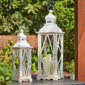 فوانيس شموع معلقة من الخشب الأبيض من Glitzhome Farmhouse مجموعة من 2
