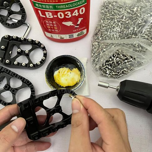 Real Anti-Skid CNC Wide Fat Footpegs Foot Pegs 360°Rotating MX Custom Chopper Bobber Style Footrests For Harley Dyna Sportster Fatboy Iron 883 in Kuwait