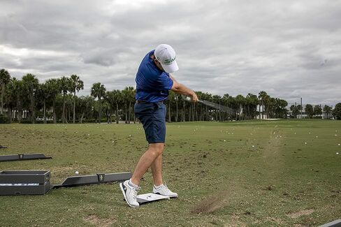 إصدار 2.0 Tour من برادلي هيوز - مساعد تدريب أرجوحة الجولف الحاصل على براءة اختراع - ملحقات PGA Tour للجولف - تحسين أرجوحة الجولف in Saudi Arabia