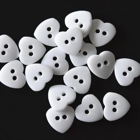 100Pcs Heart Shape Buttons DIY Handmade Craft Art Sewing Buttons White, Horizontal Eye Holes, 15mm