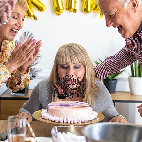 كعكة عيد ميلاد سعيد 50 ، تتولى كعكة عيد ميلاد للسيدات ، هتافات علامات هاي هاييل روز إلى 50 عامًا من زخارف الكيك - بريق أسود وأحمر in Kuwait