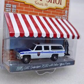 Green Light - 97160-D - Model 1985 G MC Suburban 2500-7cm Scale 1/64