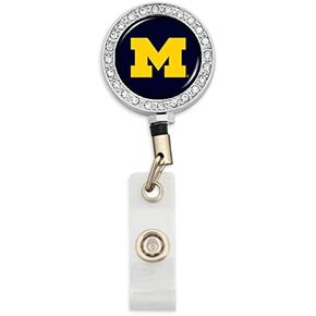 جامعة ميشيغان وولفيرينز ، معرف الكريستال الأزرق ، بكرة شارة قابلة للسحب مع مقطع حزام in Kuwait