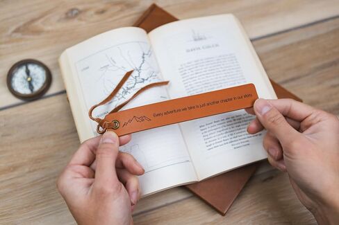 إشارة مرجعية جلدية محفورة - للعديد من الفصول الأخرى معًا ، علامة صفحة قراءة نادي الكتب ، هدية لعشاق الكتب Nerd Bookworm Girlfin in Kuwait