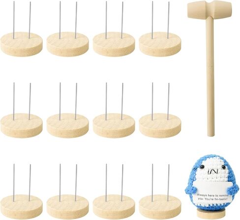 12 PCS CROCHET DOLL STANDS ، CORCOCTET WOODEN مع مطرقة لحيوانات الكروشيه الإيجابية ، حامل دمية متكبعة من الإبرة الفولاذية ، قاعدة خشبية للبطاطا الإيجابية. in Kuwait