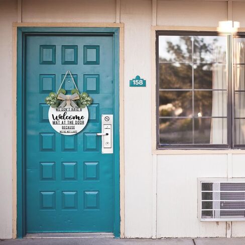 CHDITB ليس لدينا سجادة ترحيب عند الباب لأننا لسنا كذابين إكليلًا (11.42 بوصة × 11.42 بوصة)، لافتة ترحيب ثلاثية الأبعاد مضحكة مع أوراق الأوكالبتوس المدفوعة الأجر، ديكور للتدفئة المنزلية لمدخل الشرفة in Kuwait