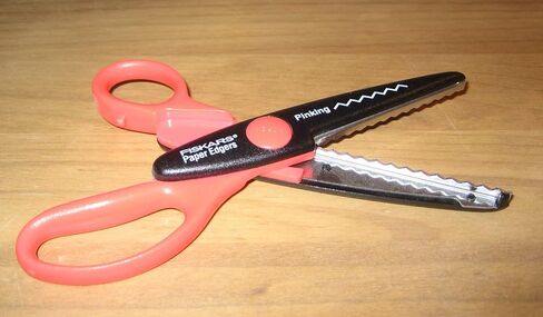 Fiskars 192000-1001 Paper Edgers Pinking in Kuwait