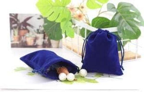 Kaoyoo 25pcs 4 "x4.7"/10cmx12cm أكياس الهدايا المخملية لحفل الزفاف ، أعياد الميلاد ، عيد الميلاد ، تعبئة المجوهرات in Kuwait