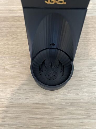 Savi's Workshop Lightsaber Wall Wall Mount ، اختر شعارًا ، لوحة خلفية نقش Aurebesh ، مجهزة ثلاثية الأبعاد ، متضمنة (شعار Order Order Black - Jedi) in Kuwait