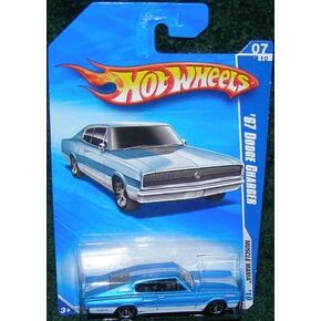 HOT WHEELS 2010 MUSCLE MANIA 07 OF 10 BLUE OVER WHITE '67 DODGE CHARGER