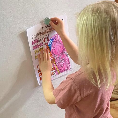 براعم كاثوليكية - كتاب تلوين العشق - الكتب الكاثوليكية ، هدية للأولاد والبنات الكاثوليك ، بالتواصل المقدس الأول ، العشق الإفخارستيا ، كتاب التلوين in Kuwait