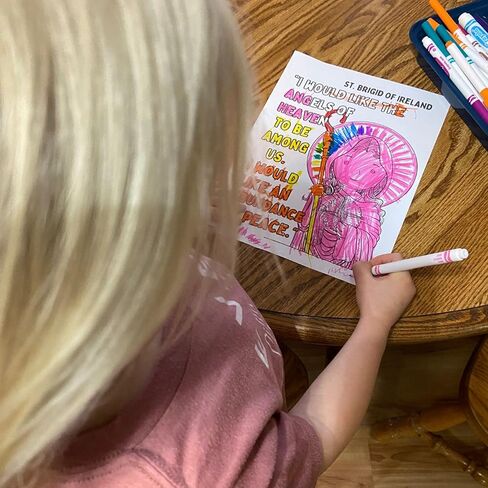 براعم كاثوليكية - كتاب تلوين العشق - الكتب الكاثوليكية ، هدية للأولاد والبنات الكاثوليك ، بالتواصل المقدس الأول ، العشق الإفخارستيا ، كتاب التلوين in Kuwait