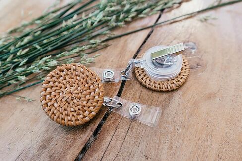 SiennaFox Retractable Rattan Badge Reel Holder with Alligator Clip 34 inch Pull Cord Nurse Boho Office ID Woman Nursing Hospital (Caramel Rattan) in Saudi Arabia