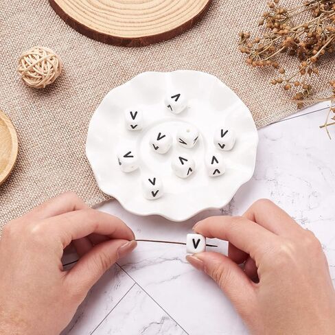 Beadthoven 100pcs خطاب السيليكون E Beads Bulk 12mm مكعب أبجدية حبات السيليكون البؤرية مفهومة فضفاضة حبات رسائل متنوعة من المطاط الأبيض لسلسلة سوار تصنيع أحلام الحبل المجوهرات DIY in Kuwait