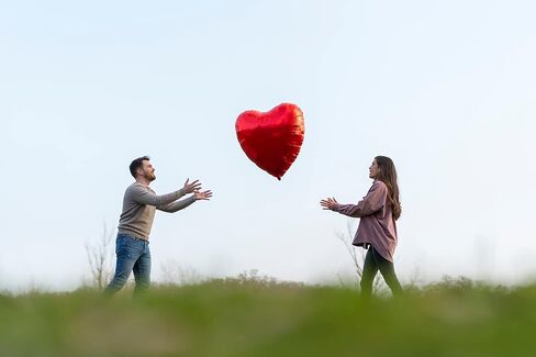 4 Pieces 32 Inches Large Heart Shaped Huge Metallic Red Foil Balloons Love Balloons for Valentine's Day Wedding Engagement Anniversary Party Favor Decorations (Rose Gold) in Saudi Arabia