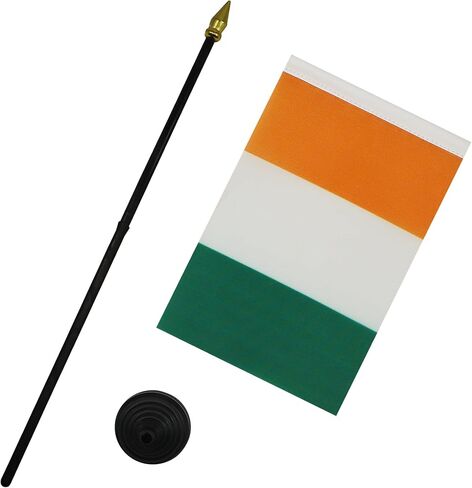 علم طاولة كينيا من AZ FLAG مقاس 10.16 سم × 15.24 سم - علم مكتب كيني 15 × 10 سم - قمة رمح ذهبية in Kuwait