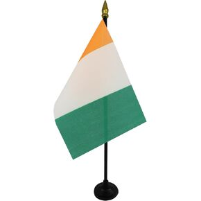 علم طاولة النيجر من AZ FLAG مقاس 4 بوصة × 6 بوصة - علم مكتب نيجيري 15 × 10 سم - قمة الرمح الذهبي in Kuwait