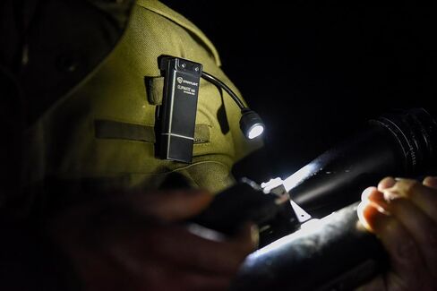 Streamlight 61125 ClipMate 70-Lumen 500-Candela White LED Flashlight, Black in Kuwait