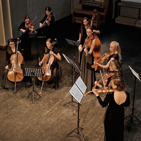 مجلد أوراق الموسيقى من AUAUY، حقيبة حامل المستندات المخزنة بحجم 60 صفحة مقاس A4 مع حزمة واحدة من الملاحظات اللاصقة، مقاومة للماء، أوراق فضفاضة شفافة، مجلد كورالي بلاستيكي فارغ للحفلات الموسيقية والفرقة in Kuwait