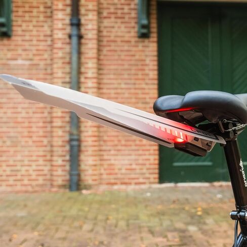 مجموعة مصابيح الدراجة ومصابيح الذيل الحائزة على جائزة تصميم Lumis - إضاءة فائقة السطوع 30 لومن LED، خفيفة الوزن، سهلة التركيب والإزالة - متوافقة مع حقيبة السرج - إكسسوار الدراجة المثالي in Kuwait