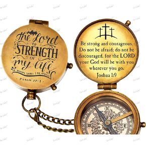 بوصلة جيب من النحاس الصلب "The Lord is Strength of My Life" اقتباس مجاني منقوش عليه وحقيبة جلدية in Kuwait