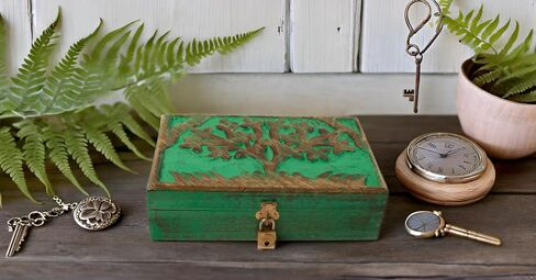 أفكار هدايا عيد ميلاد رائعة، صندوق مجوهرات خشبي مزخرف مصنوع يدويًا، نحت شجرة الحياة وقفل ومفتاح، منظم مجوهرات، صندوق تذكار، صندوق كنز، حامل حلية، صندوق تخزين، صندوق قفل، 8 × 5 بوصات in Kuwait