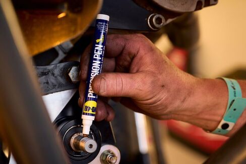 WD-40 Formula- Precision Pen أثناء التنقل ، تزييت مع دقة نقطة دقة ، تدفق محكم. محمول وسهل الاحتفاظ به وسهل التخزين ، مثالي للمساحات الصغيرة والجوارب ، 0.3 fl أوقية [3 حزمة] in Kuwait