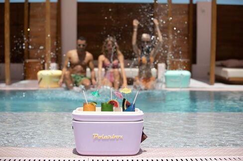 Portable Cooler - Mini Cooler 20L, Beach Cooler, Small Portable Cooler, Vintage Cooler, Adjustable Handle, Polarbox Cooler, Portable Mini Cooler in Kuwait