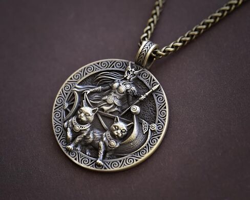 قلادة Viking Guardian Goddess Freya Valkyrie Shieldmaiden - Norse Odin Ravens Huginn Muninn - قلادة واقية مع سلسلة 22 بوصة in Saudi Arabia