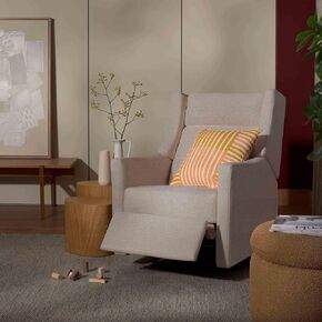 Babyletto kiwi الكهربائية الطاقة طائرة شراعية كرسي الحضانة مع موانئ USB - كرسي هزاز ماء ومقاوم للبقع الطائر للحضانة - Greenguard Gold Certified - 270 ° دوار روكيرر - كريم - كريم