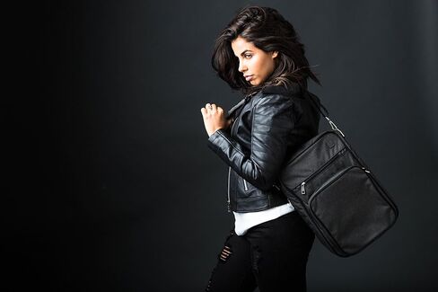Jujube Helix Multi -Functional Crossbody Messenger/Diaper Dad Bag ، Onyx Collection - Chrome in Kuwait