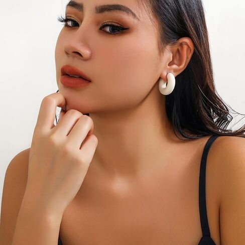 مجموعة 3-4 قطع من أصفاد الأذن المكتنزة للنساء، مجموعة أقراط عصرية غير مثقوبة بمشبك على شكل طوق من اللؤلؤ واللؤلؤ والأقراط العصرية البسيطة والمجوهرات in Kuwait