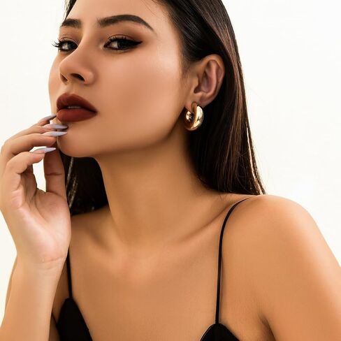 مجموعة 3-4 قطع من أصفاد الأذن المكتنزة للنساء، مجموعة أقراط عصرية غير مثقوبة بمشبك على شكل طوق من اللؤلؤ واللؤلؤ والأقراط العصرية البسيطة والمجوهرات in Kuwait