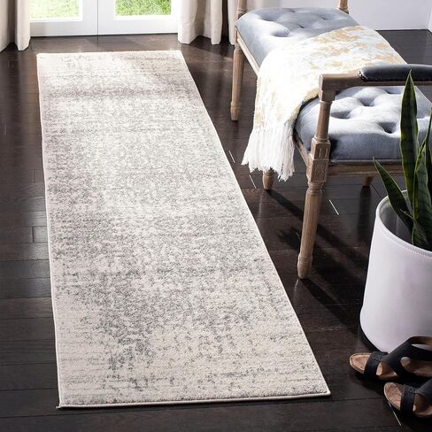 سجادة SAFAVIEH Madison Collection - 2'3" x 10'، فضي وعاجي، تصميم ميدالية ندفة الثلج، غير قابل للتساقط وسهل العناية، مثالية للمناطق ذات الحركة العالية في غرفة المعيشة وغرفة النوم (MAD603G) in Saudi Arabia