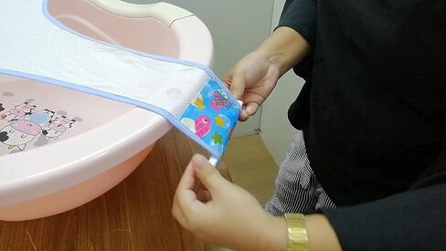 Baby Bath Seat Infant Bathing Support Mat Carried with 4 Adjustable Safety Support Clip, Non- Slip Net, Comfortable Baby Shower Support Bathtub Sit Up Mesh for New-Born (Pink) in Saudi Arabia