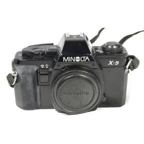 Minolta X-9 X9 35mm SLR Film Camera مع عدسة MD Mount Kit Zoom ، وإعدادات تصوير مخصصة ومقياس التعرض المدمج. (متجدد)