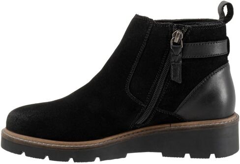 SoftWalk Women's Waneta Boat Shoe in Kuwait