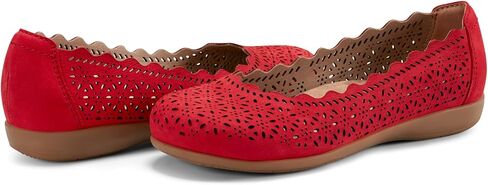 Earth Women's Etbria Ballet Flat in Kuwait