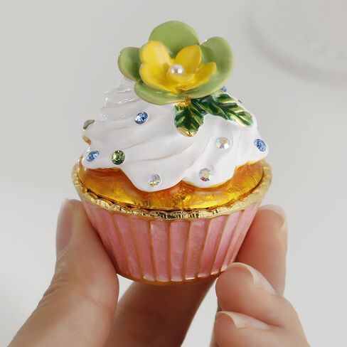 صندوق حلية كب كيك مطلي يدويًا بالمينا، تخزين منظم المجوهرات المفصلي، تمثال تذكاري فريد من نوعه لديكور المنزل، هدايا زينة يدوية شخصية (كب كيك أبيض مع الكرز) in Kuwait