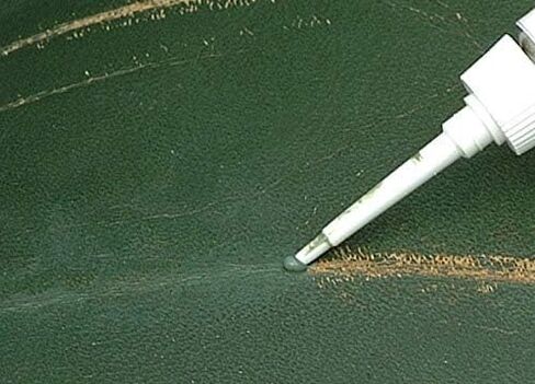 حشوة جلدية سائلة من كولورلوك 7 مل لملء أو إصلاح الثقوب الصغيرة والتمزقات والخدوش العميقة والشقوق على مقاعد السيارة الجلدية والأثاث وغيرها من العناصر الجلدية (F034 - أسود، 7 مل) in Kuwait