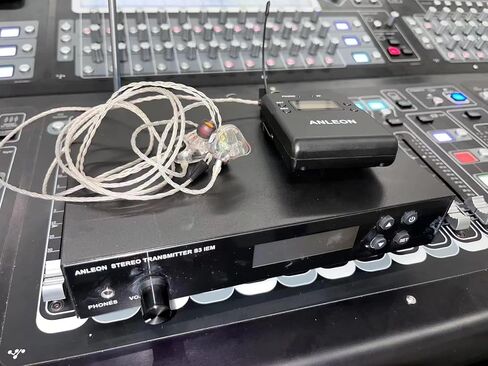 ANLEON S3 Wireless in-Ear Monitor System IEM System 518-554 for Vocalist Keyboardist Guitar Player in Kuwait