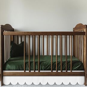 تنورة سرير أسخيل بيضاء 28 "× 52" مع 14 "كشكش غبار مطوي مع زوايا منقسمة للفتيان الصبي